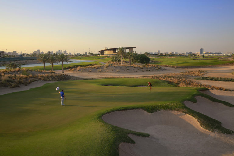 Trump Dubai 17th putting 0102 768x512